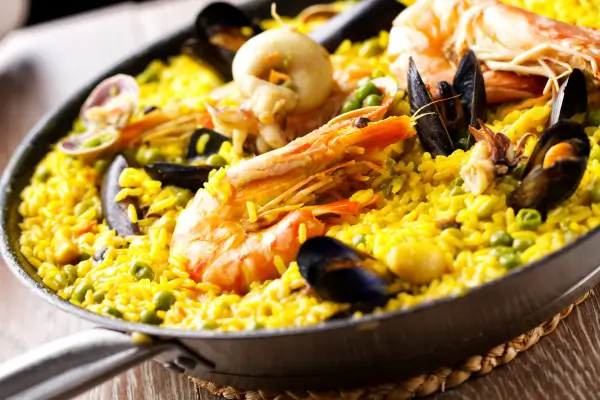 La-Paella-Valenciana-Los-Encantos-de-la-Gastronomia-Espanola